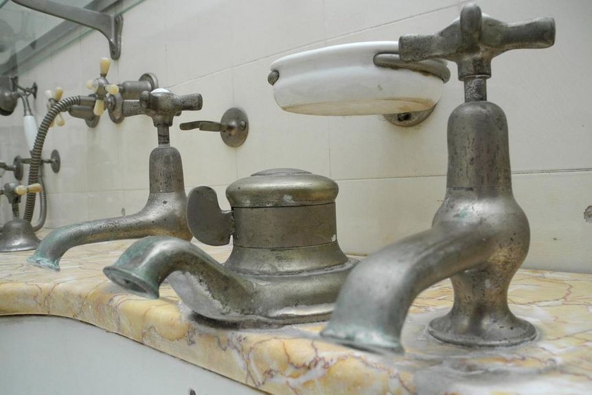 Photo: Staatliche Schlösser und Gärten Baden-Württemberg, Stephan Kohls Bebenhausen Monastery and Palace, armature in the queen's bathroom